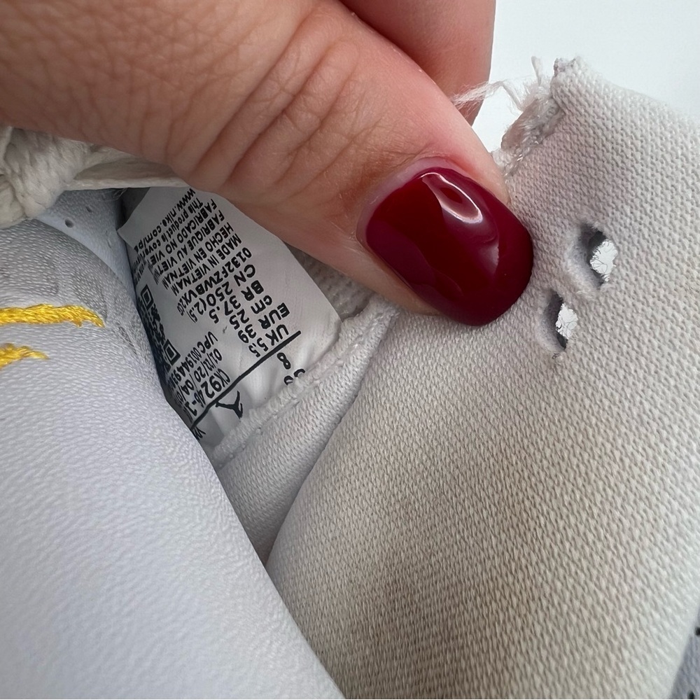 Air Jordan 3 Sneaker - Picture 9 of 9